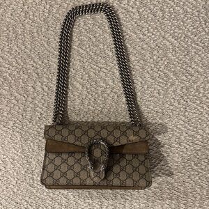 Gucci Dionysus Medium Shoulder Bag